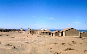 Elizabeth Bay: View of houses near the sea