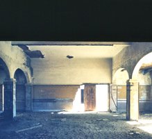 Elizabeth Bay: Weathered walls in houses