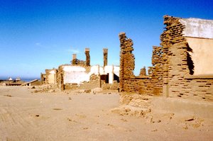 Elizabeth Bay: Views of old and deteriorating houses