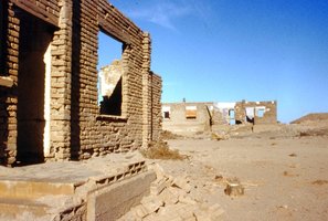 Elizabeth Bay: Views of old and deteriorating houses