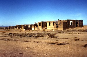 Elizabeth Bay: Views of old and deteriorating houses