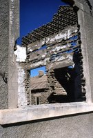 Elizabeth Bay. Ruins of old buildings