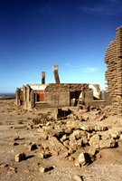 Elizabeth Bay. Ruins of old buildings