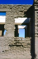 Elizabeth Bay: Views of old and deteriorating houses