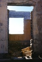 Elizabeth Bay: Views of old and deteriorating houses