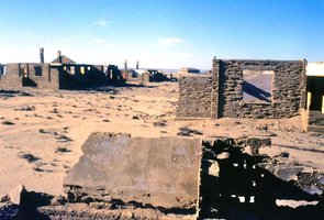 Elizabeth Bay: Views of old and deteriorating houses